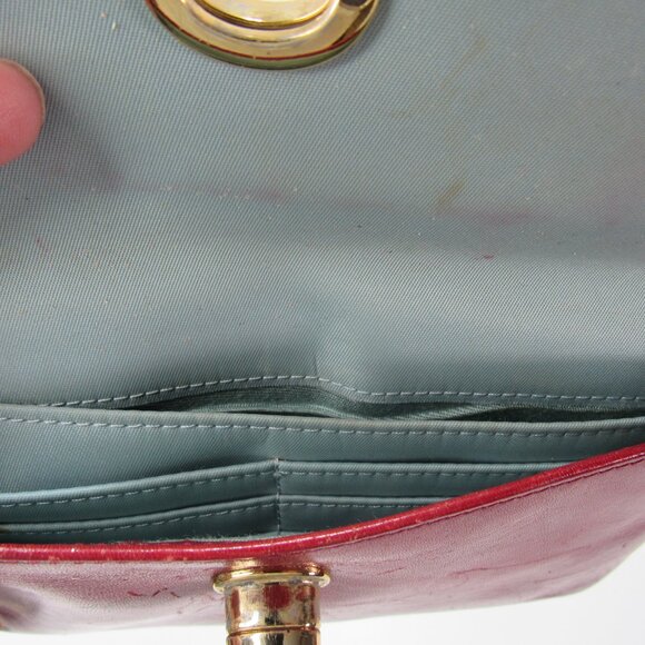 Hobo International Cluth Card Wallet Red Leather Turn Lock Gold Hardware Classic - Picture 7 of 8